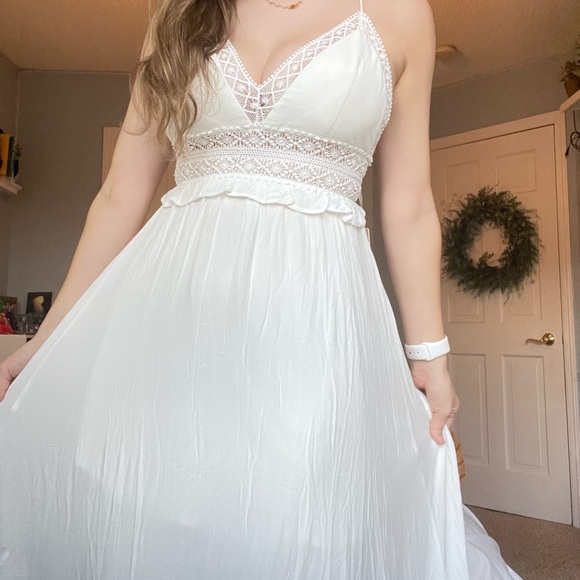 COPY - Flowy, bohemian, crocheted white dress SIZE:M (4/6) - Picture 2 of 3